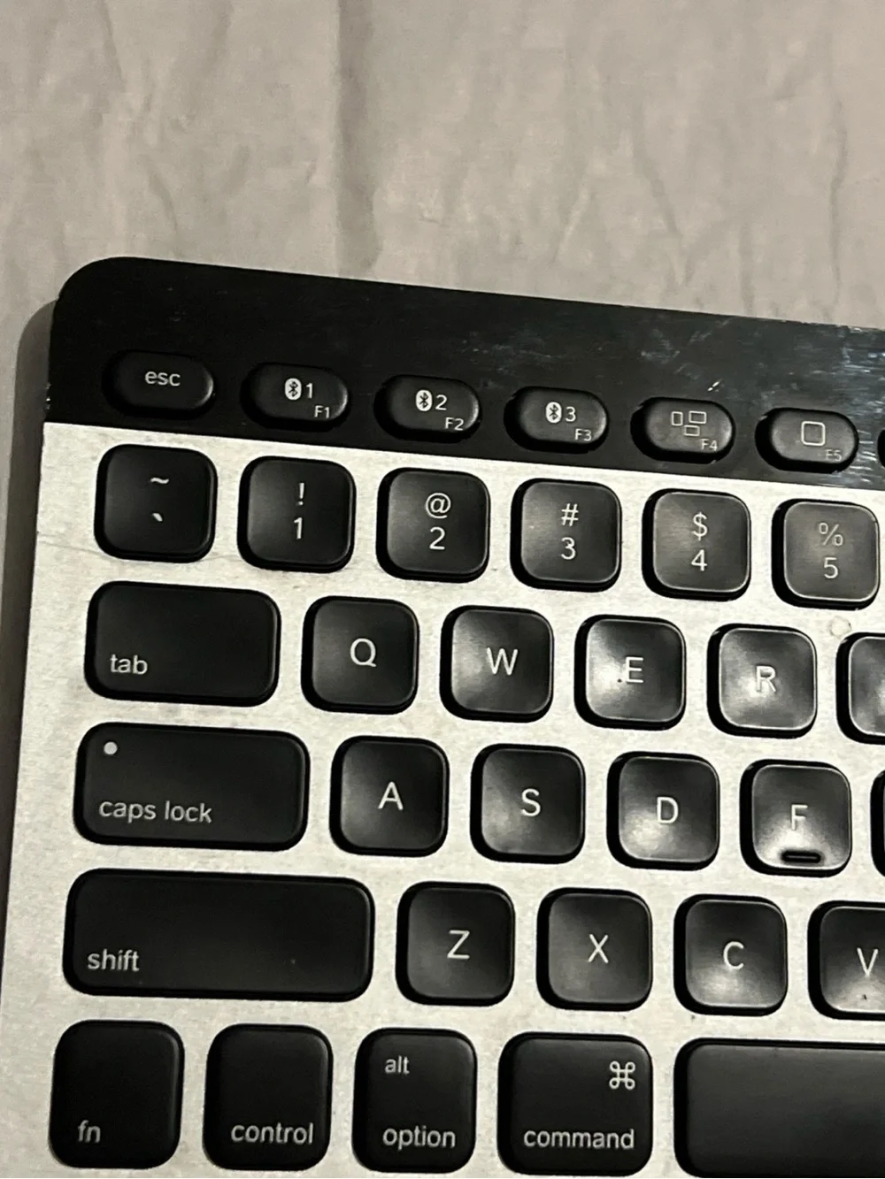 Logitech Backlit Wireless Keyboard - Black and Silver K811
